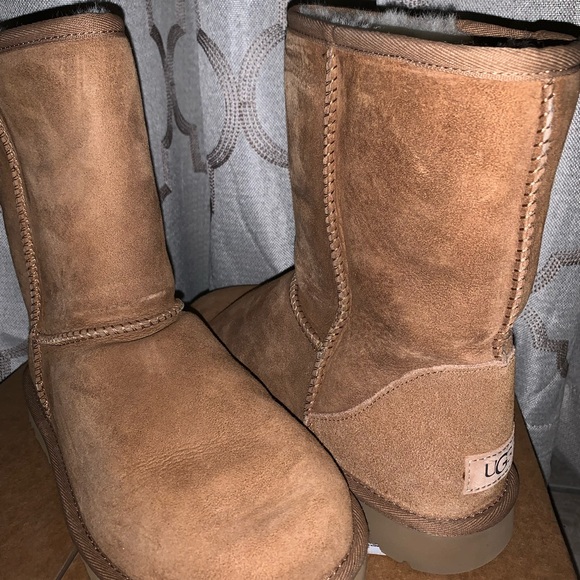 Like new Uggs. Kept in storage. No odor Size 8. Nice & comfy!! - Picture 10 of 10